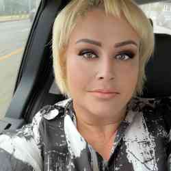 Single Armenian woman in Los Angeles, California, United States