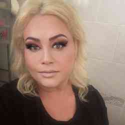 Single Armenian woman in Los Angeles, California, United States