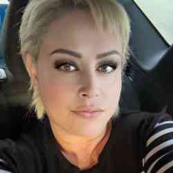 Single Armenian woman in Los Angeles, California, United States