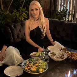 Single Armenian woman in Los Angeles, California, United States