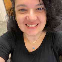 Single Armenian woman in New York, New York, United States