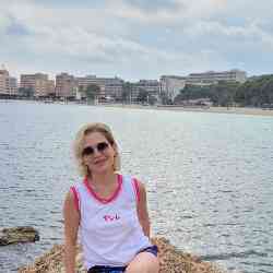 Single Armenian woman in Paris, Île-de-France, France