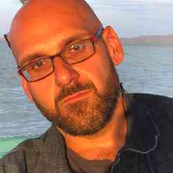 Single Armenian man in New York, New York, United States