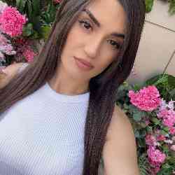 Single Armenian woman in Paris, Франция, France
