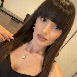 Single Armenian woman in Paris, Франция, France