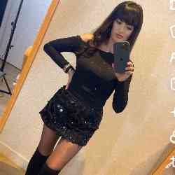 Single Armenian woman in Paris, Франция, France