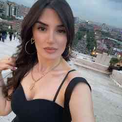 Single Armenian woman in Paris, Франция, France