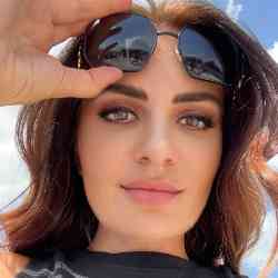 Single Armenian woman in New York, New York, United States