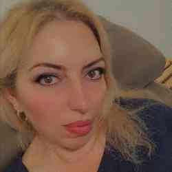 Single Armenian woman in Paris, Île-de-France, France