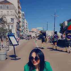 Single Armenian woman in Paris, Île-de-France, France