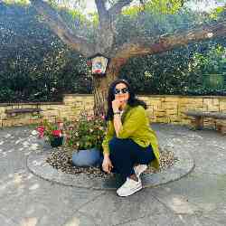 Single Armenian woman in Boston, Massachusetts, United States